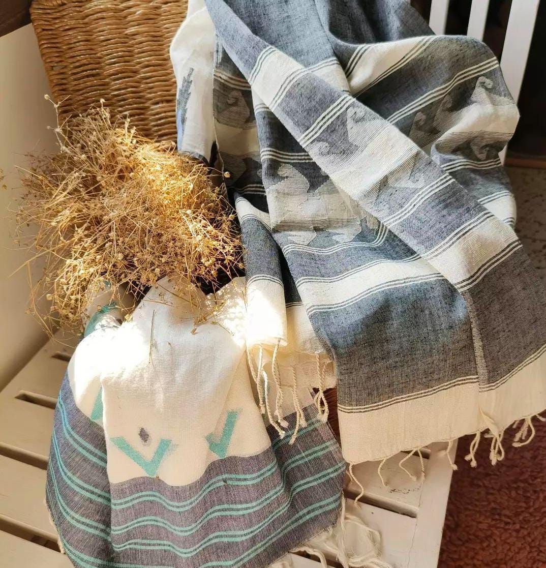 Cotton scarf with Jamdani narrow stripe
